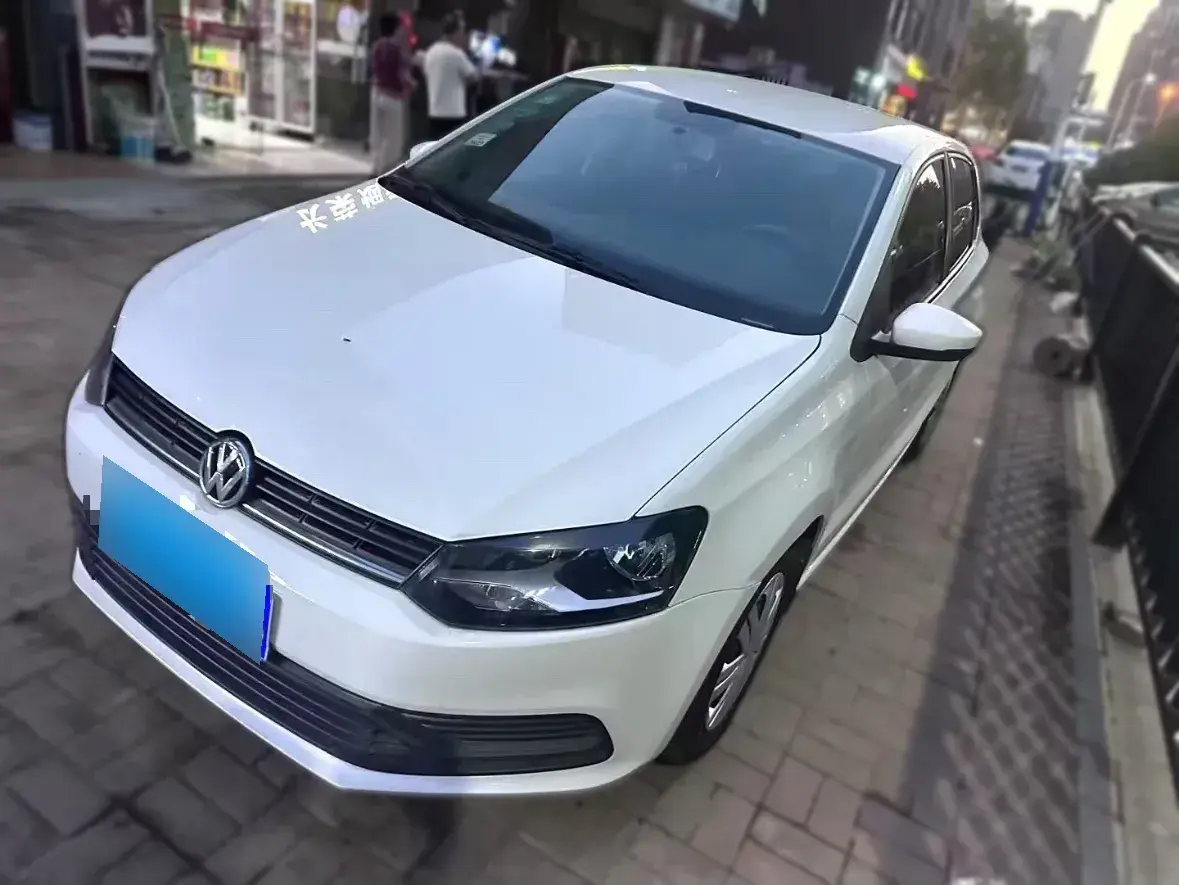 2014 Volkswagen Polo 1.4L 90HP L4 5MT