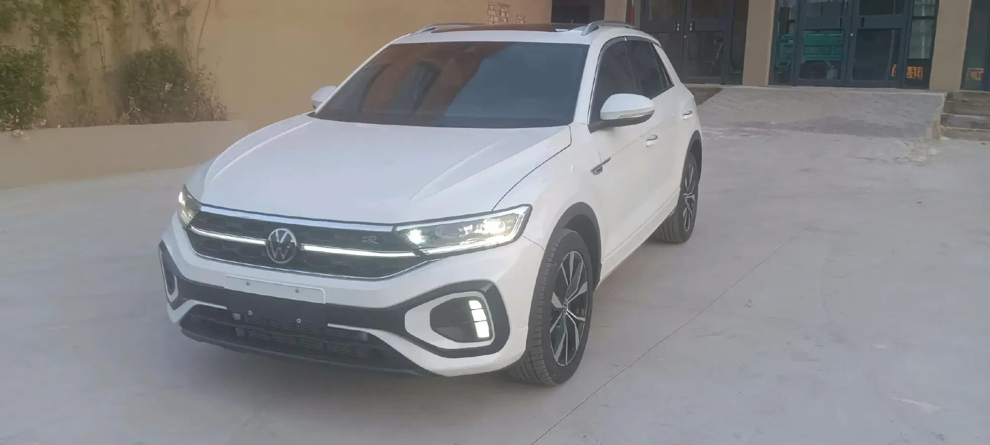 2024 Volkswagen T-Roc 1.5T 160HP L4 7DCT