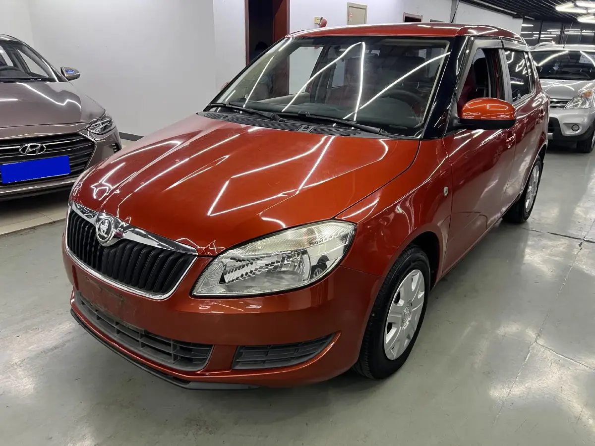 2014 Skoda Fabia 1.4L 86HP L4 5MT