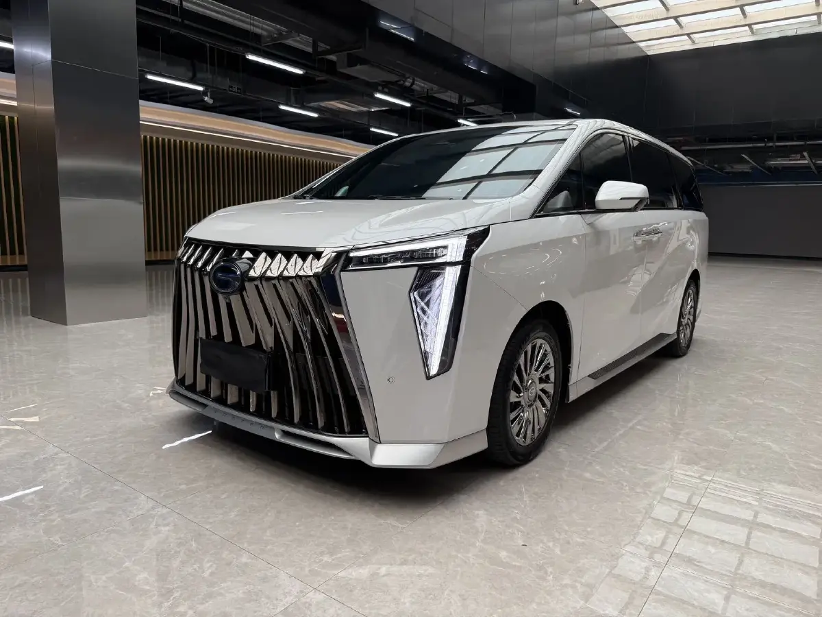 2023 GAC Trumpchi M8 2.0T 190HP L4 E-CVT Hybrid