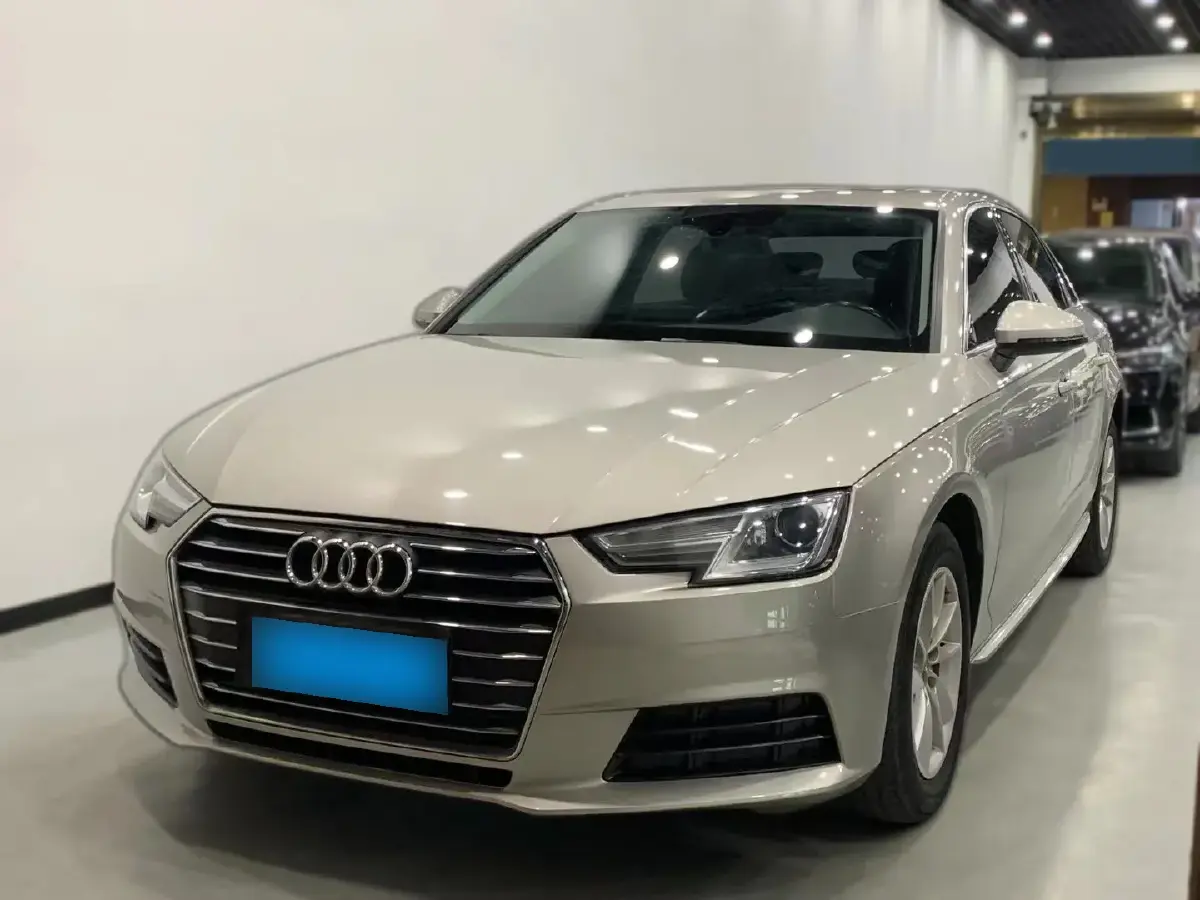 2017 Audi A4L 2.0T 190HP L4 7DCT