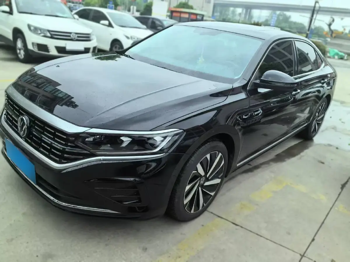 2023 Volkswagen Passat 2.0T 186HP L4 7DCT