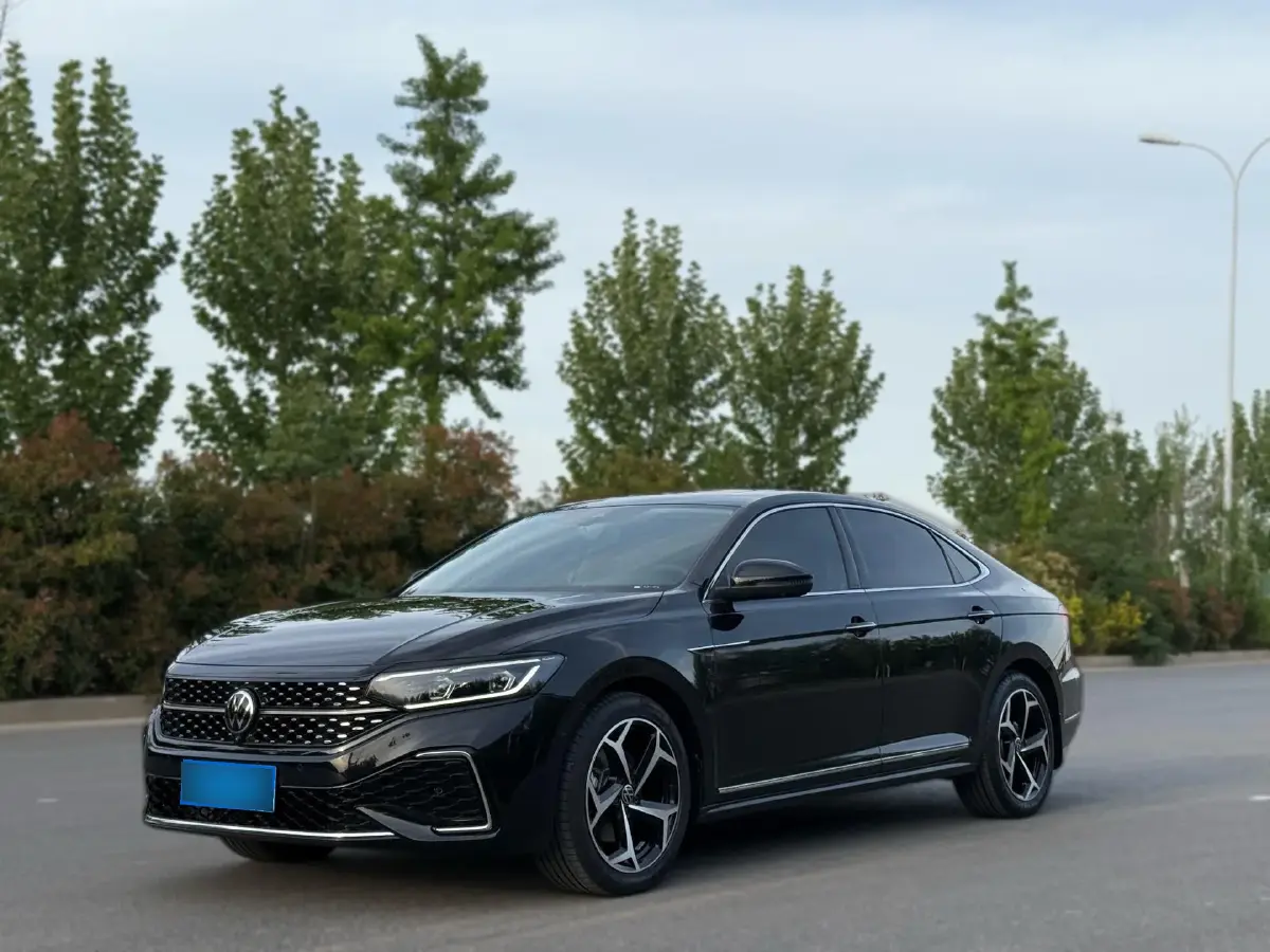 2023 Volkswagen Passat 2.0T 186HP L4 7DCT