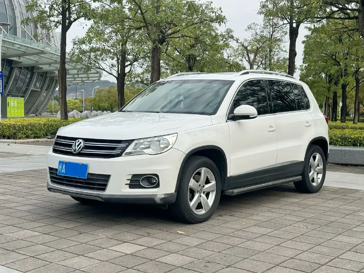 2010 Volkswagen Tiguan 2.0T 200HP L4 6AT