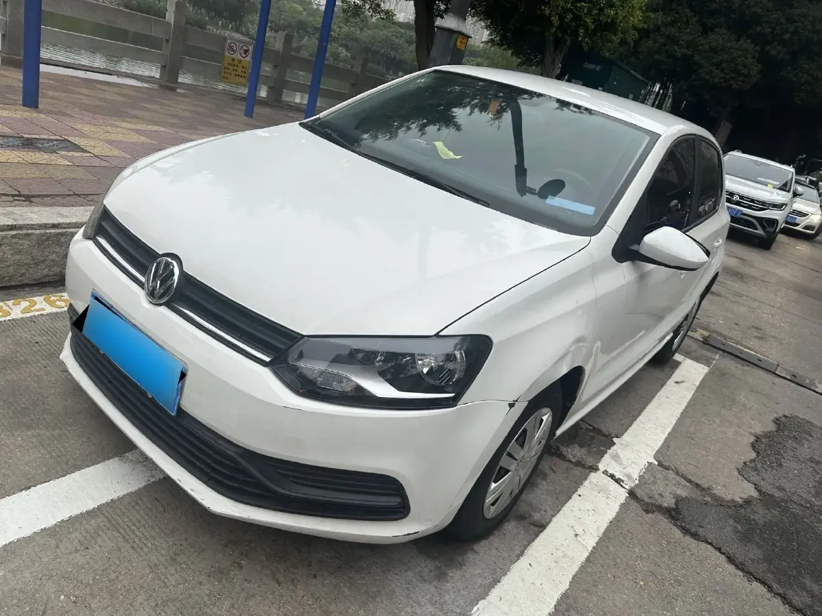 2016 Volkswagen Polo 1.4L 90HP L4 6AT
