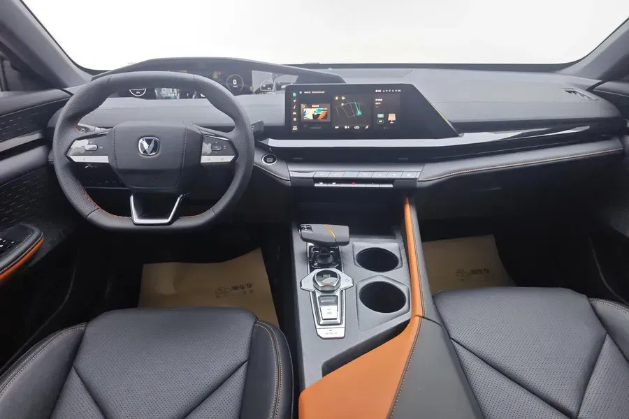 2023 ChangAn UNI-V iDD 1.5T 170HP L4 6TCT PHEV 18.4KWH,autocango,china used car exporter,china ev exporter,chinese used car exporter,chinese used ev exporter