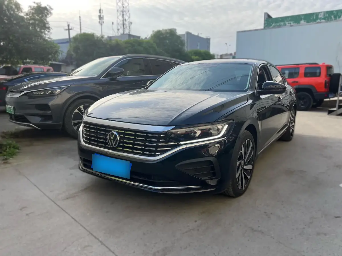 2024 Volkswagen Passat 2.0T 186HP L4 7DCT