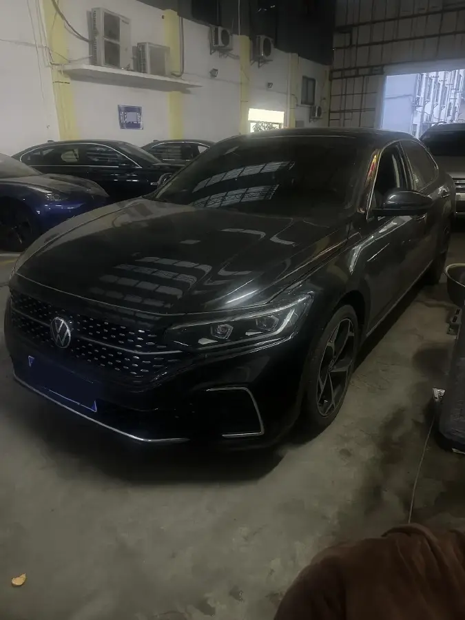 2022 Volkswagen Passat 2.0T 186HP L4 7DCT