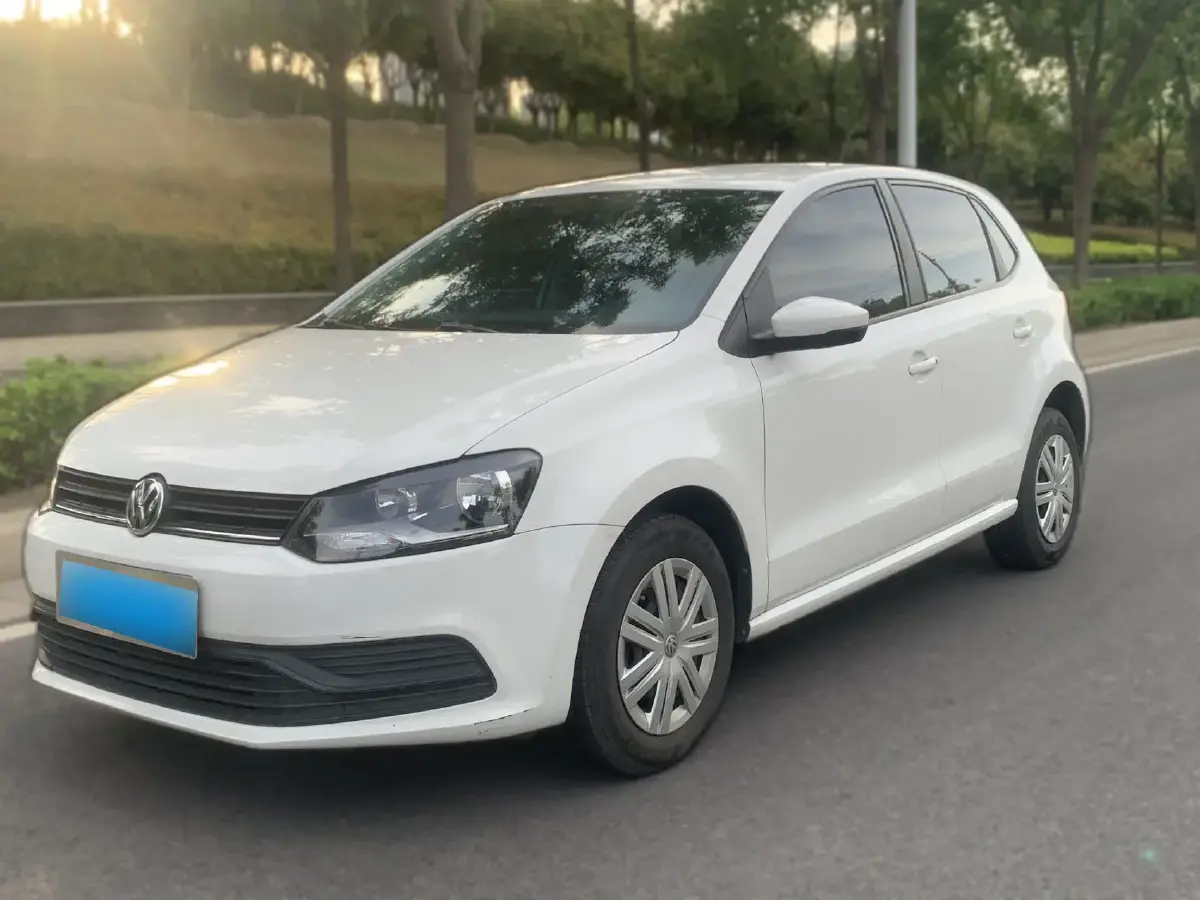 2016 Volkswagen Polo 1.4L 90HP L4 6AT