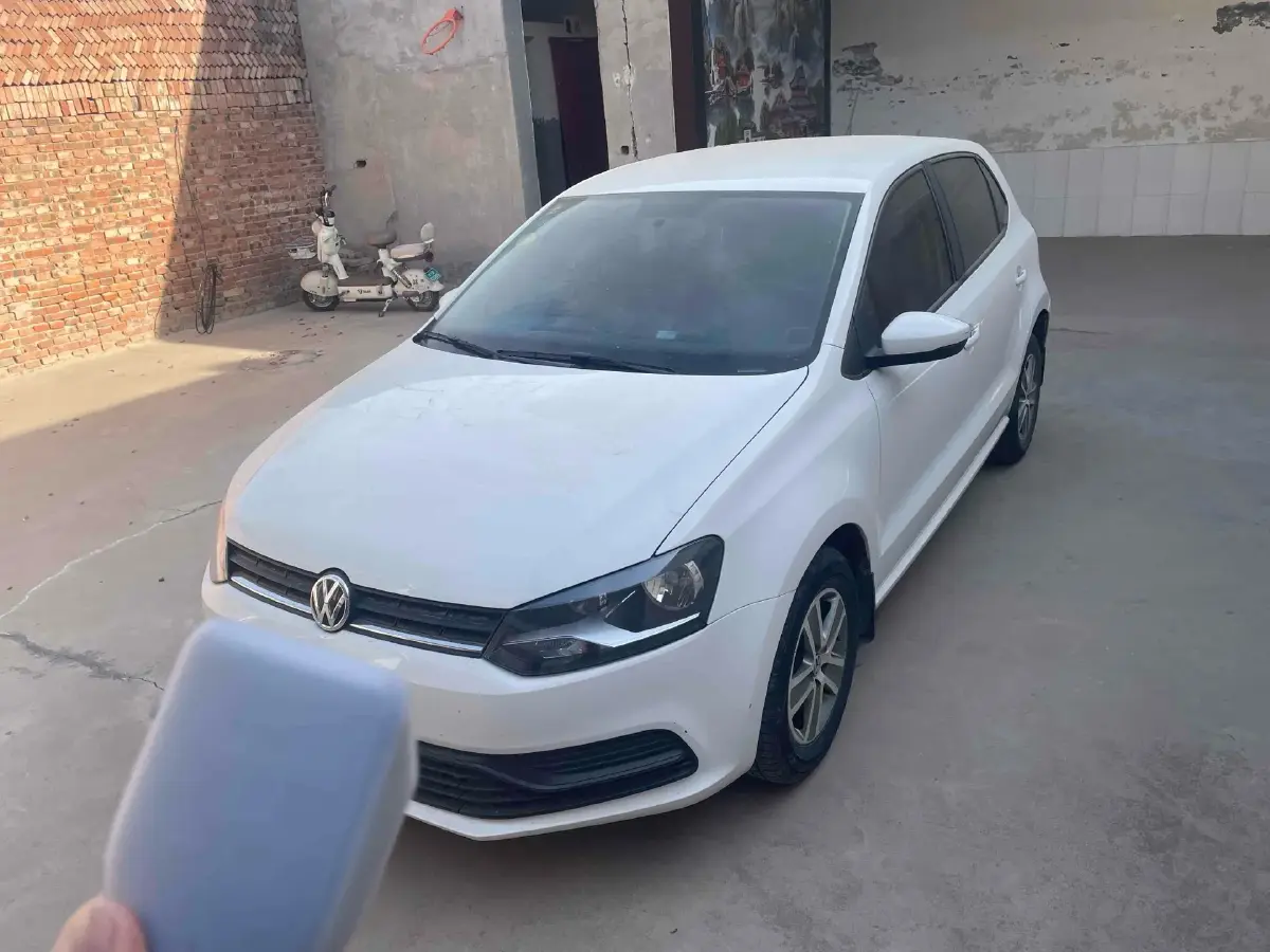 2016 Volkswagen Polo 1.4L 90HP L4 6AT