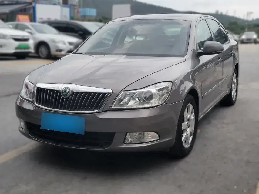 2013 Skoda Octavia 2.0L 120HP L4 5MT