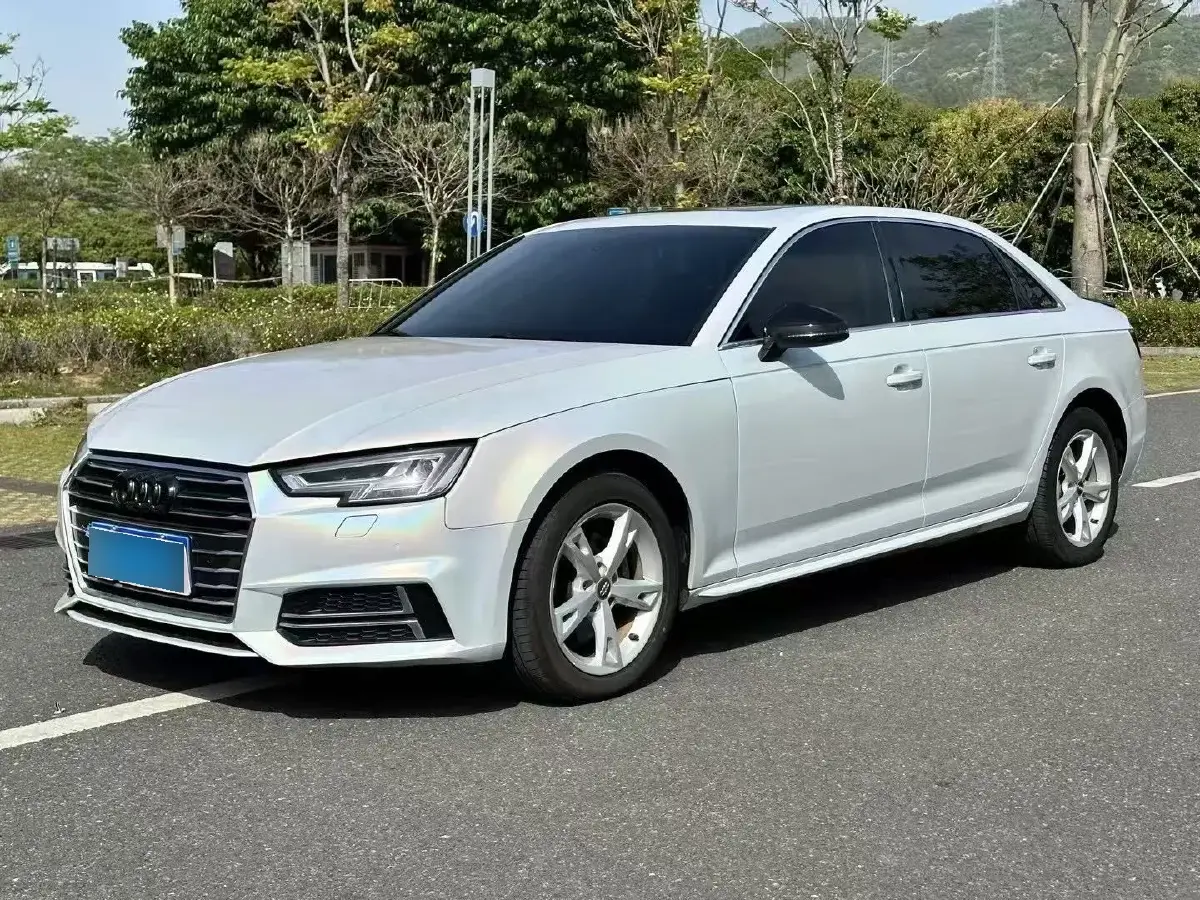 2017 Audi A4L 2.0T 190HP L4 7DCT