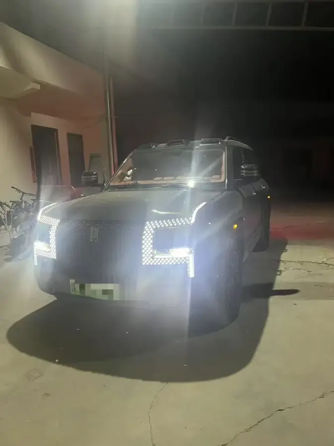 2023 YangWang U8 2.0T 272HP L4 REEV 49.05KWH