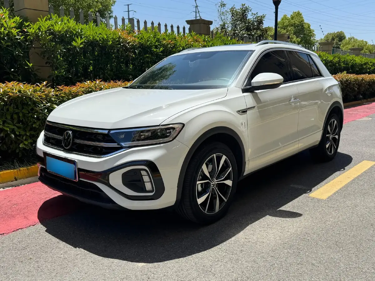2025 Volkswagen T-Roc 1.5T 160HP L4 7DCT