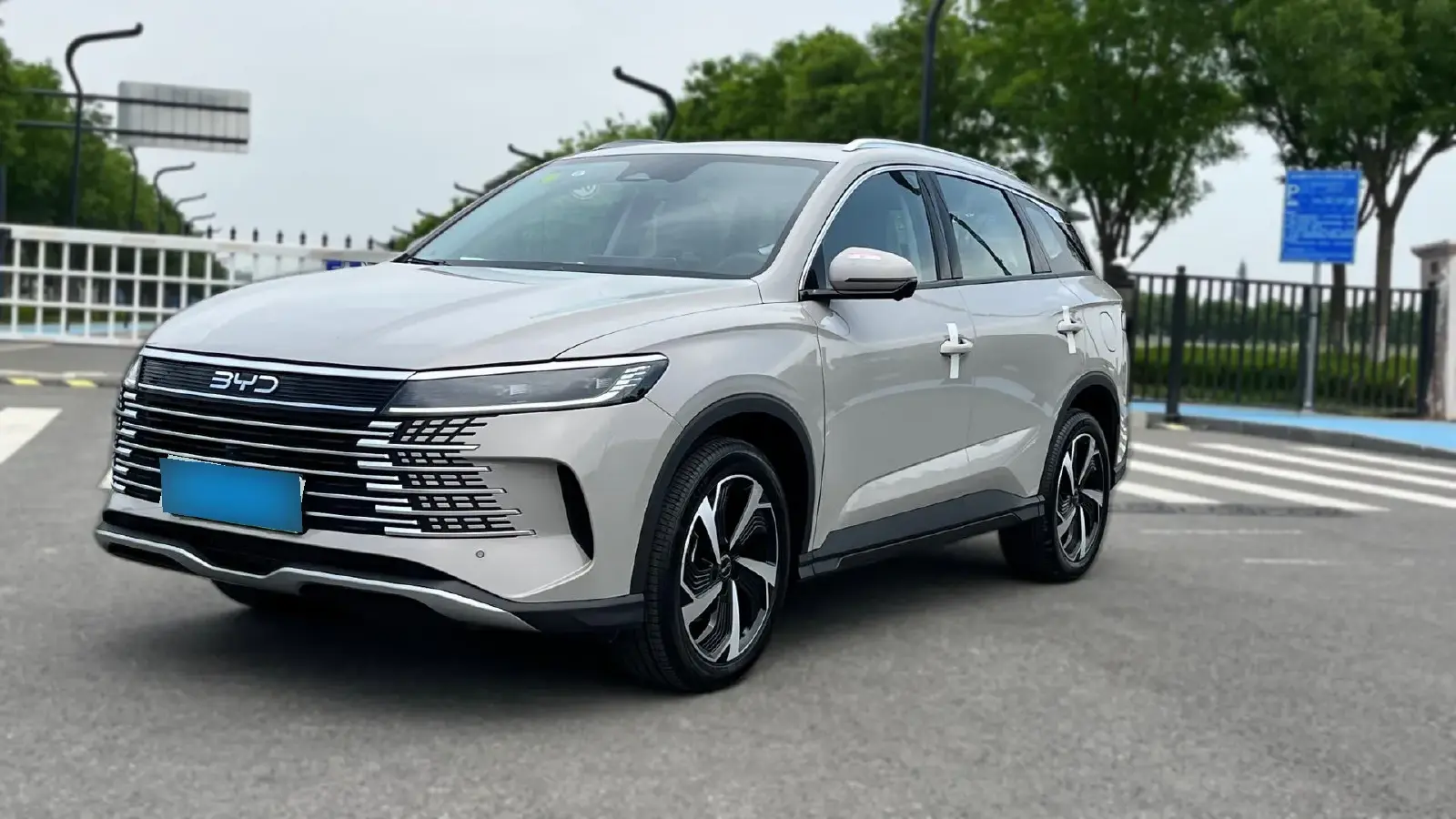 2025 BYD Sea Lion 05 DM-i 1.5L 101HP L4 E-CVT PHEV 18.3KWH