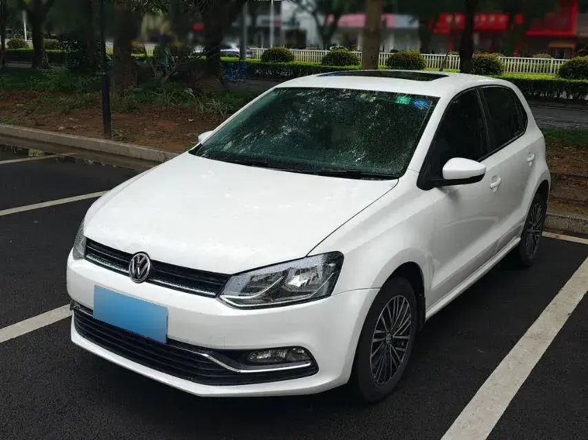 2016 Volkswagen Polo 1.6L 110HP L4 5MT