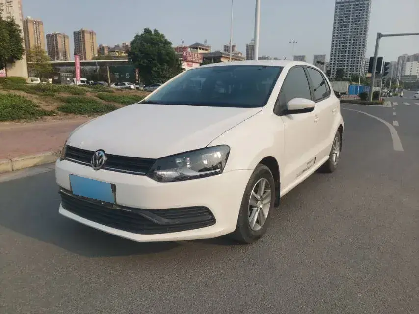 2016 Volkswagen Polo 1.4L 90HP L4 6AT