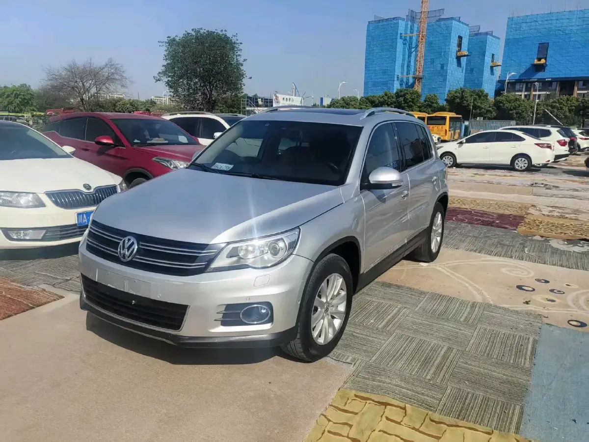 2010 Volkswagen Tiguan 2.0T 200HP L4 6AT