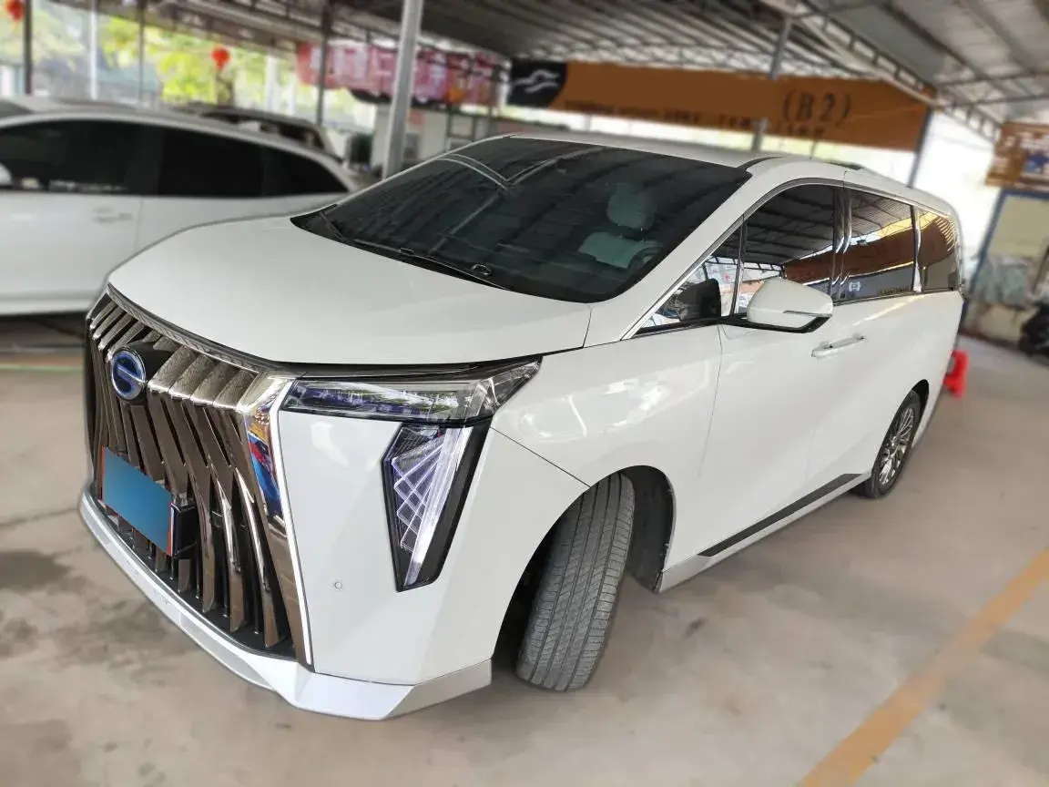 2023 GAC Trumpchi M8 2.0T 190HP L4 E-CVT Hybrid