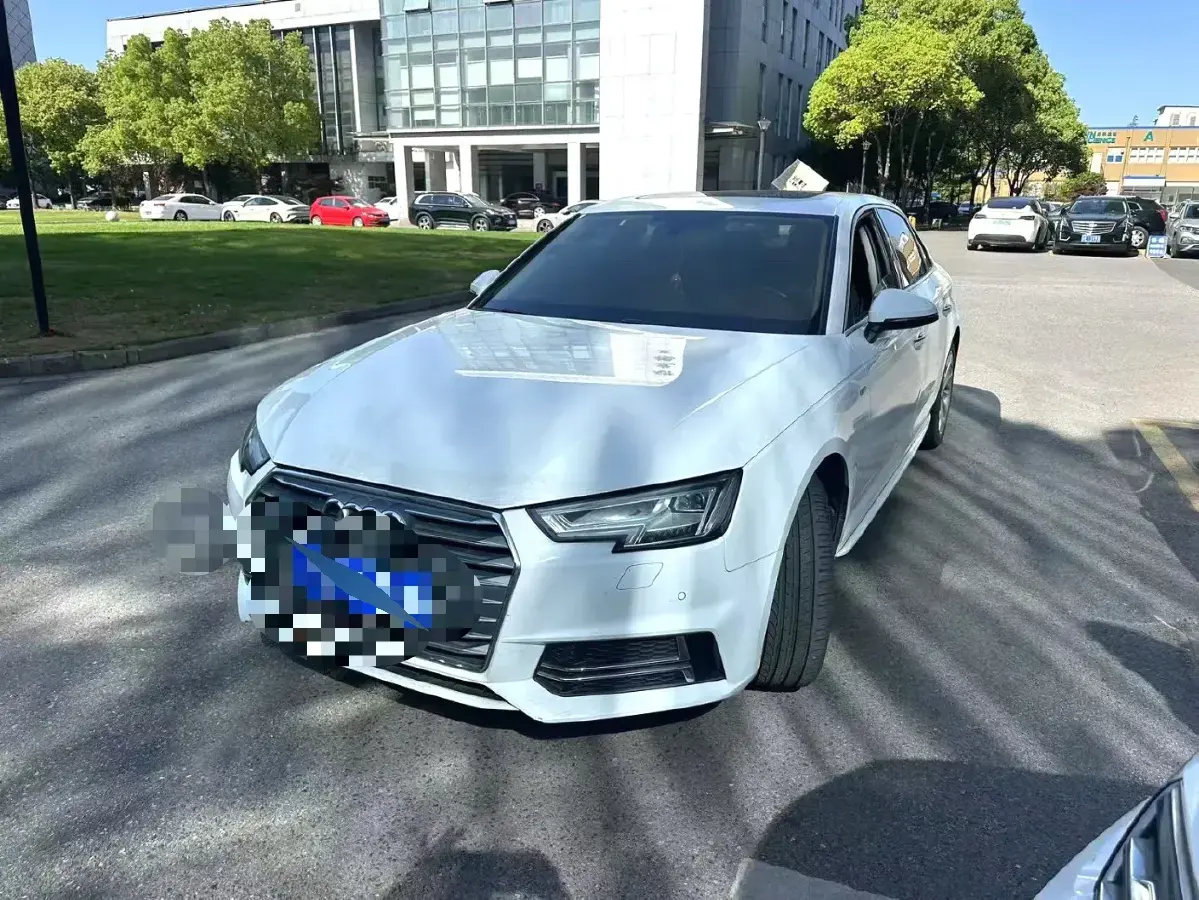 2018 Audi A4L 2.0T 190HP L4 7DCT