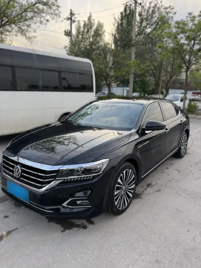 2019 Volkswagen Passat 2.0T 220HP L4 7DCT