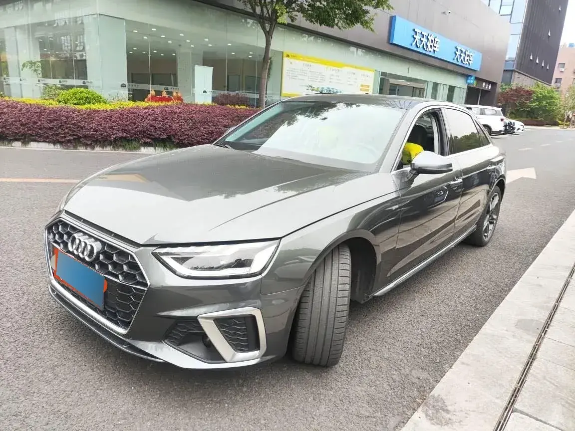 2022 Audi A4L 2.0T 190HP L4 7DCT