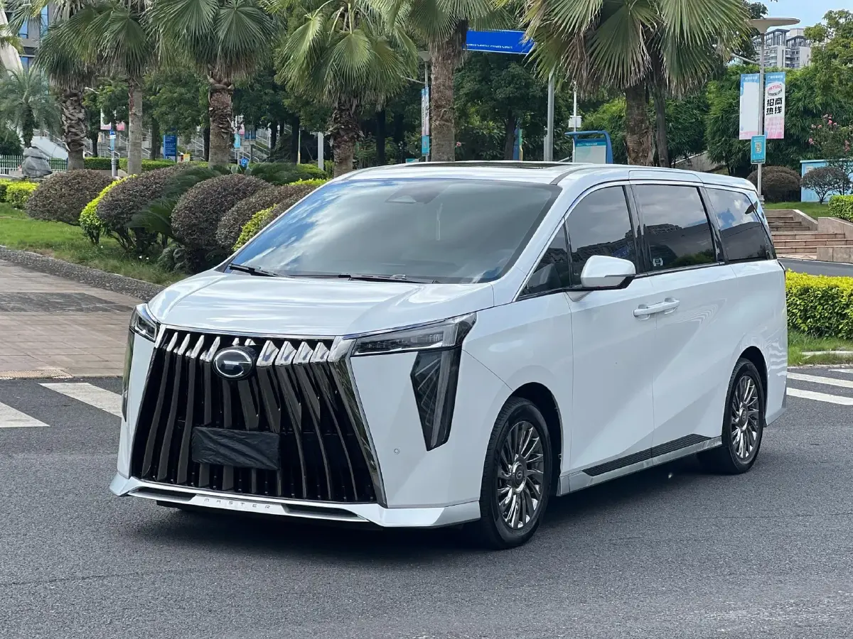 2023 GAC Trumpchi M8 2.0T 190HP L4 E-CVT Hybrid