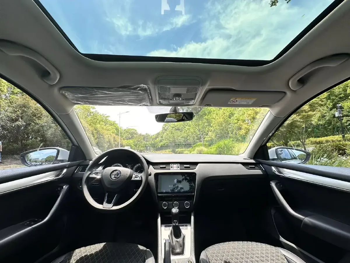 2020 Skoda Octavia 1.4T 150HP L4 7DCT,autocango,china used car exporter,china ev exporter,chinese used car exporter,chinese used ev exporter