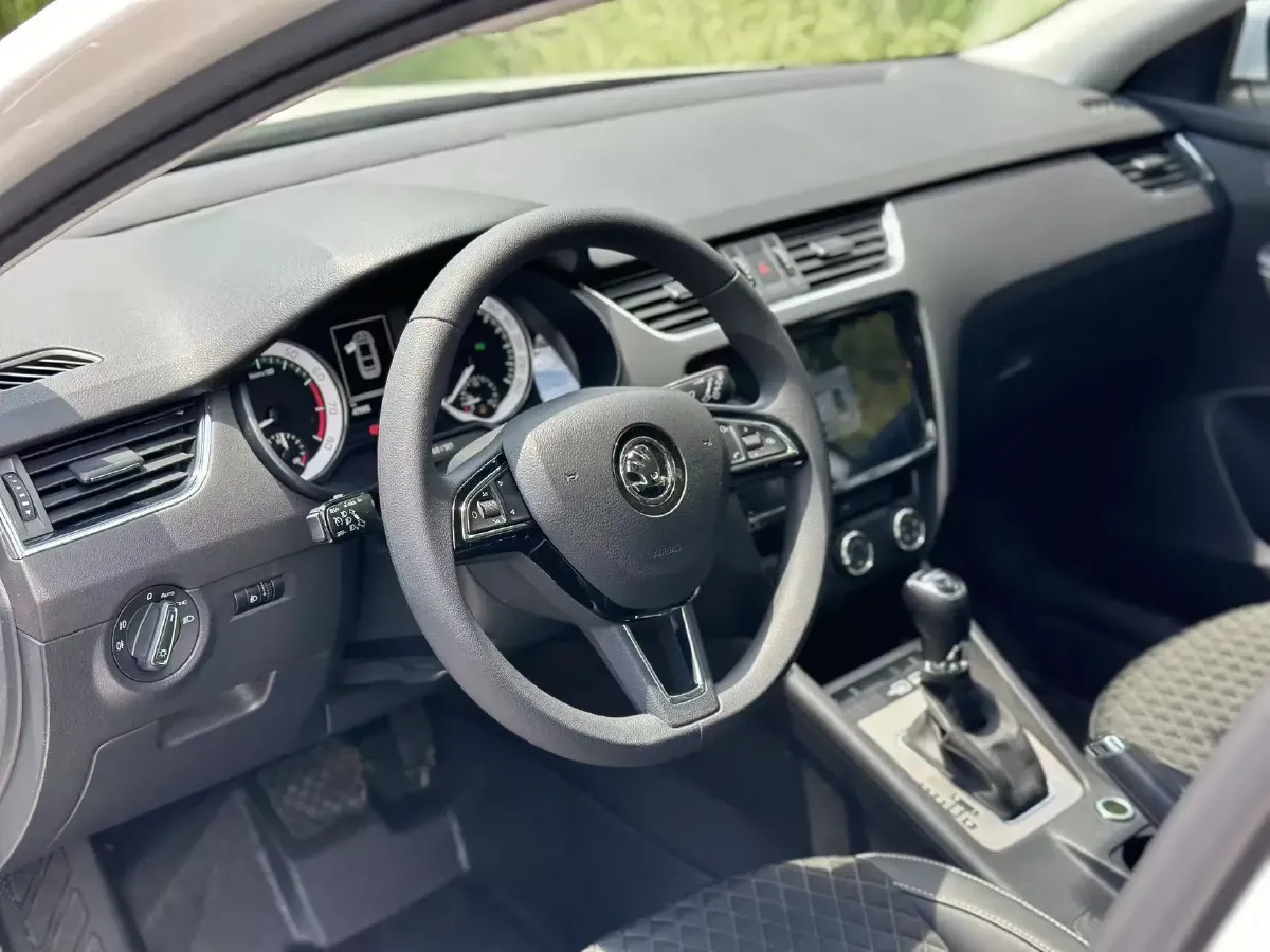 2020 Skoda Octavia 1.4T 150HP L4 7DCT,autocango,china used car exporter,china ev exporter,chinese used car exporter,chinese used ev exporter