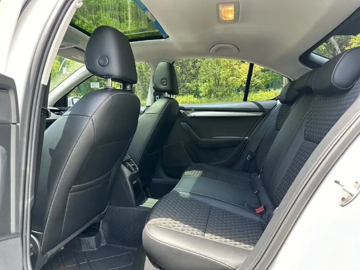 2020 Skoda Octavia 1.4T 150HP L4 7DCT,autocango,china used car exporter,china ev exporter,chinese used car exporter,chinese used ev exporter