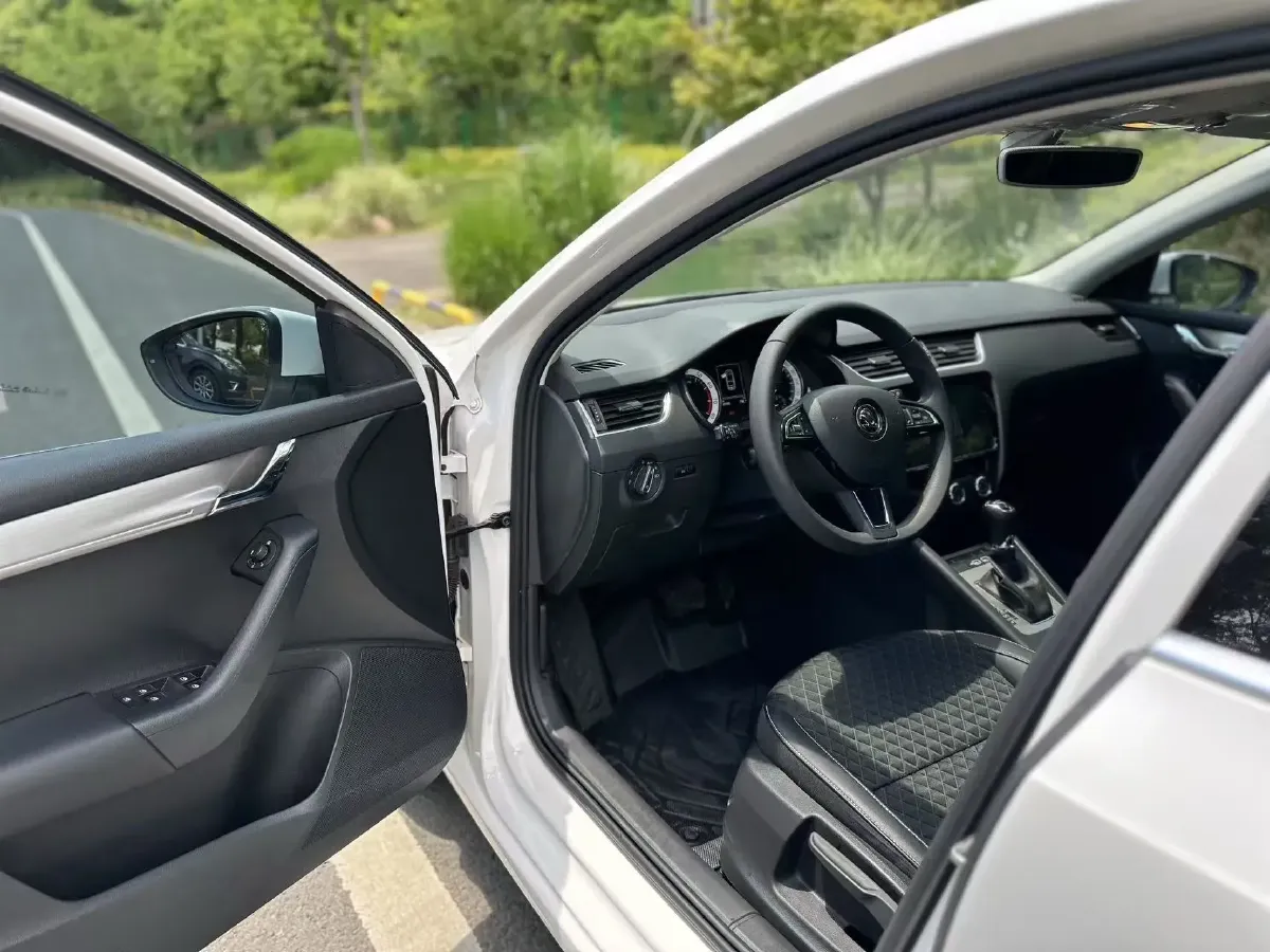 2020 Skoda Octavia 1.4T 150HP L4 7DCT,autocango,china used car exporter,china ev exporter,chinese used car exporter,chinese used ev exporter