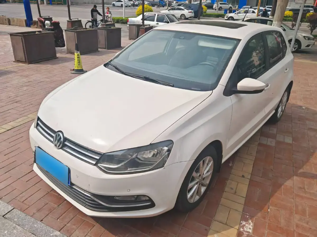 2014 Volkswagen Polo 1.4L 90HP L4 6AT