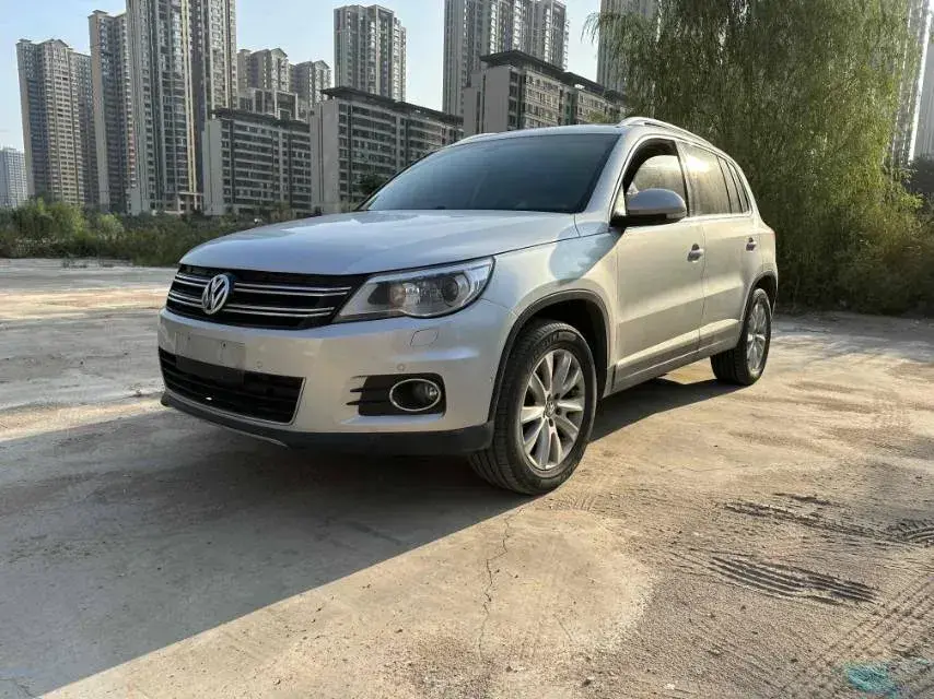 2010 Volkswagen Tiguan 2.0T 200HP L4 6AT