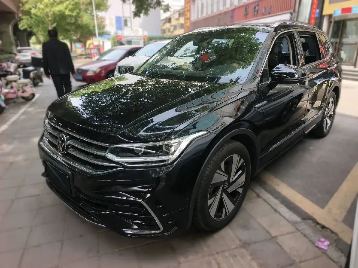 2023 Volkswagen Tiguan L 2.0T 186HP L4 7DCT