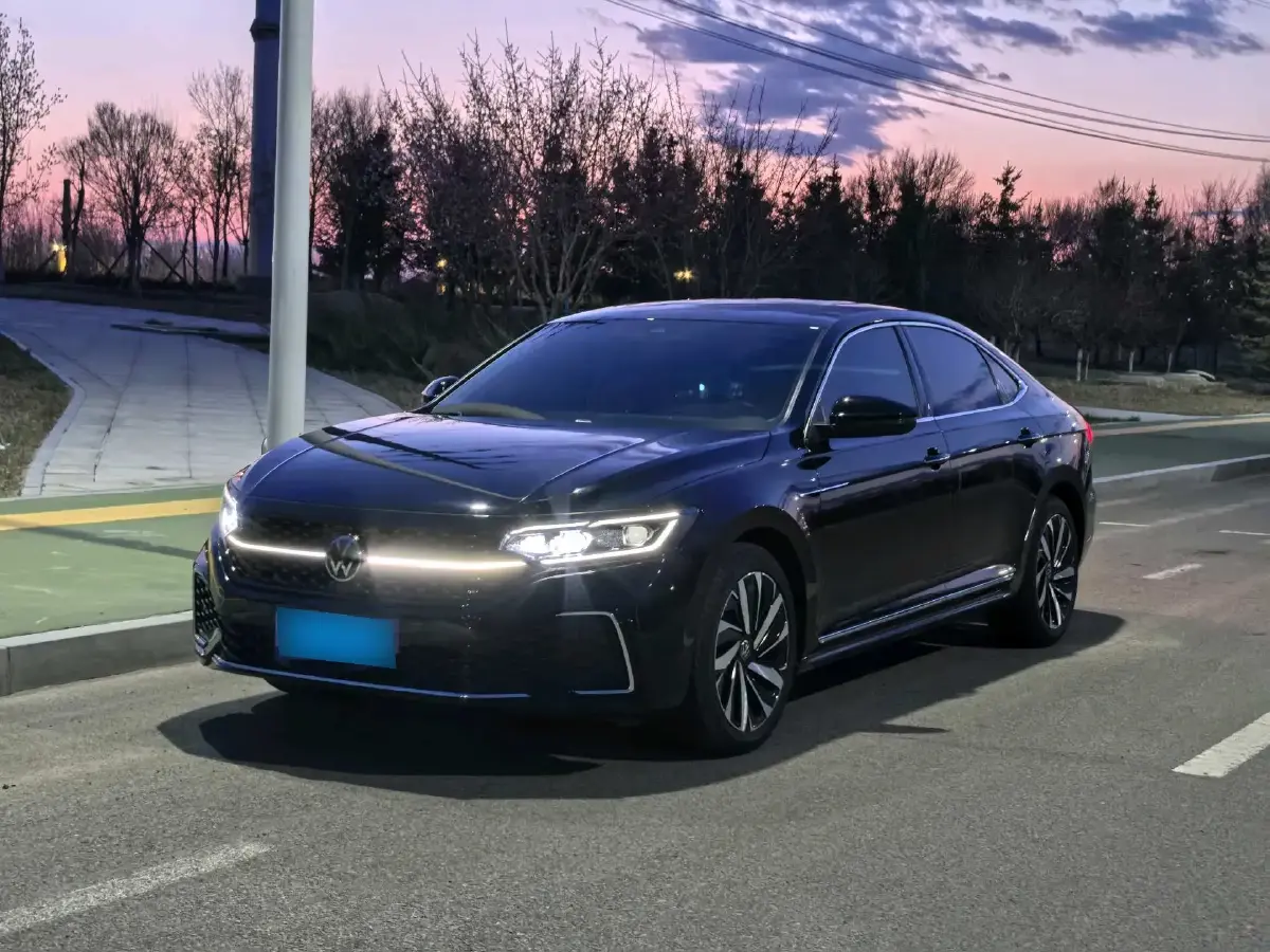 2022 Volkswagen Passat 2.0T 186HP L4 7DCT