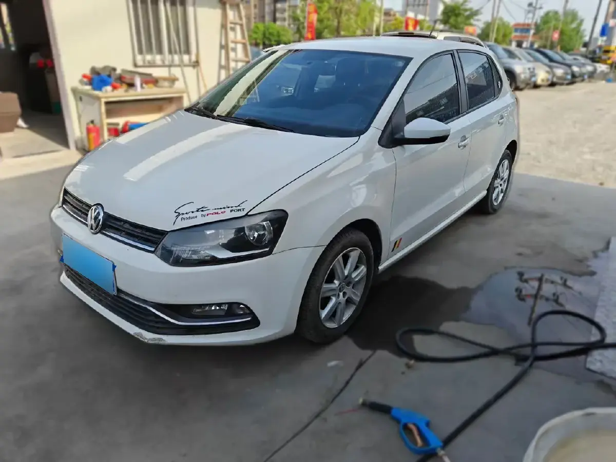 2014 Volkswagen Polo 1.4L 90HP L4 5MT