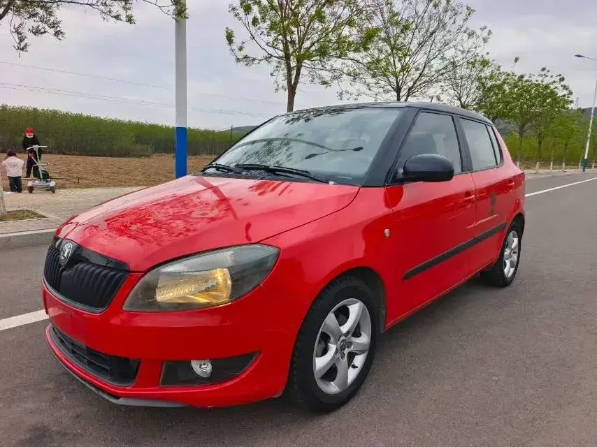 2012 Skoda Fabia 1.6L 105HP L4 5MT