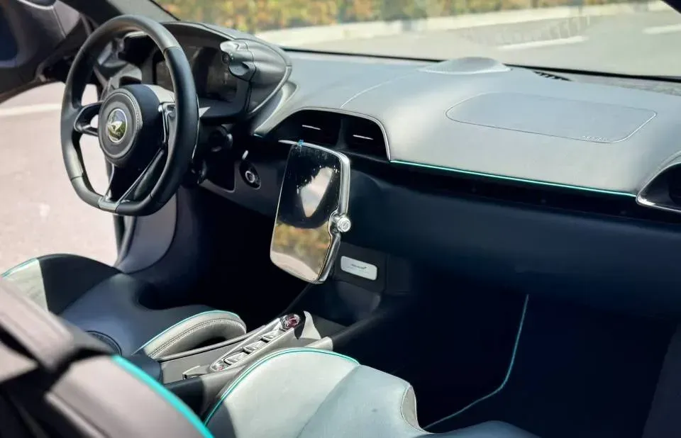 2023 McLaren Artura 3.0T 585HP V6 8DCT PHEV 7.4KWH,autocango,china used car exporter,china ev exporter,chinese used car exporter,chinese used ev exporter