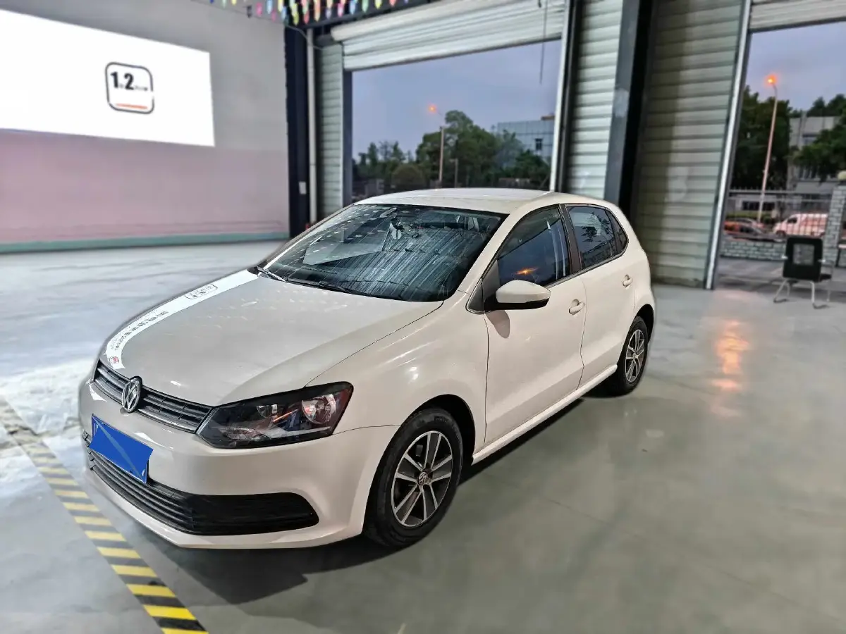 2016 Volkswagen Polo 1.4L 90HP L4 6AT