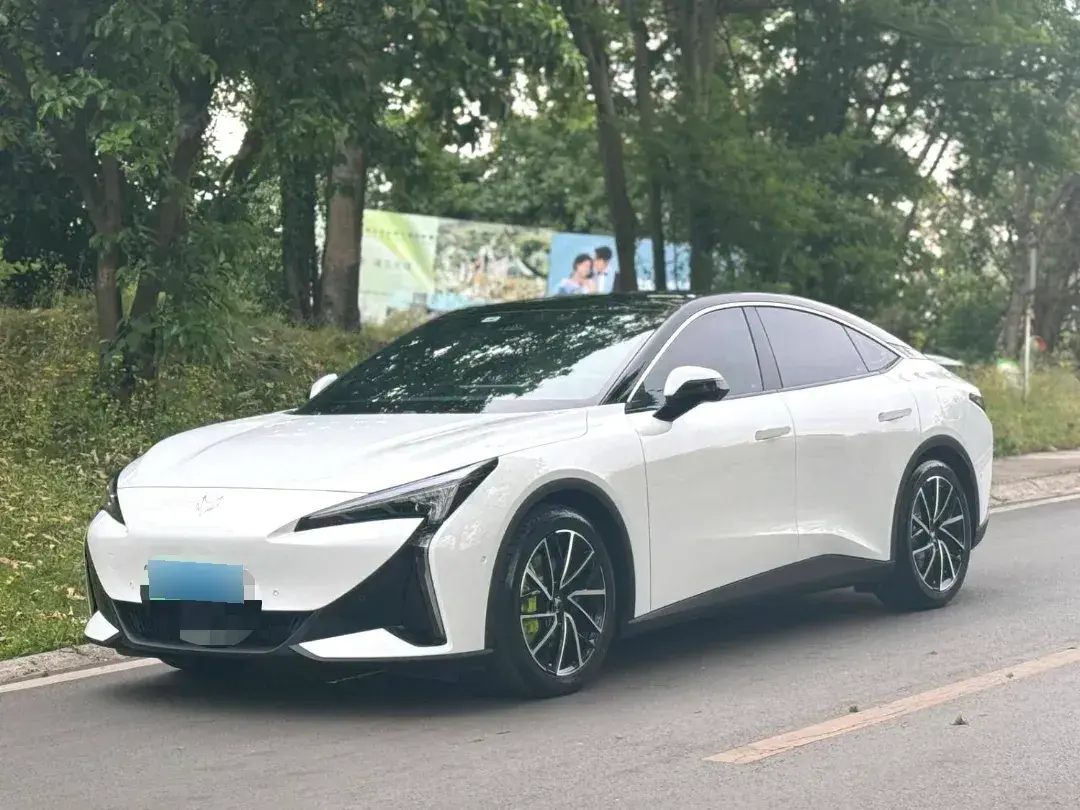 2024 ARCFOX αS5 BEV 65KWH