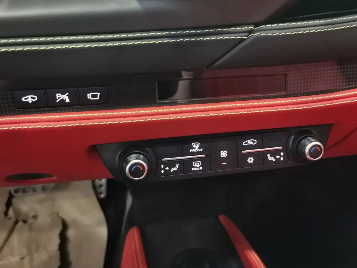 2019 Ferrari F8 3.9T 720HP V8 7DCT,autocango,china used car exporter,china ev exporter,chinese used car exporter,chinese used ev exporter