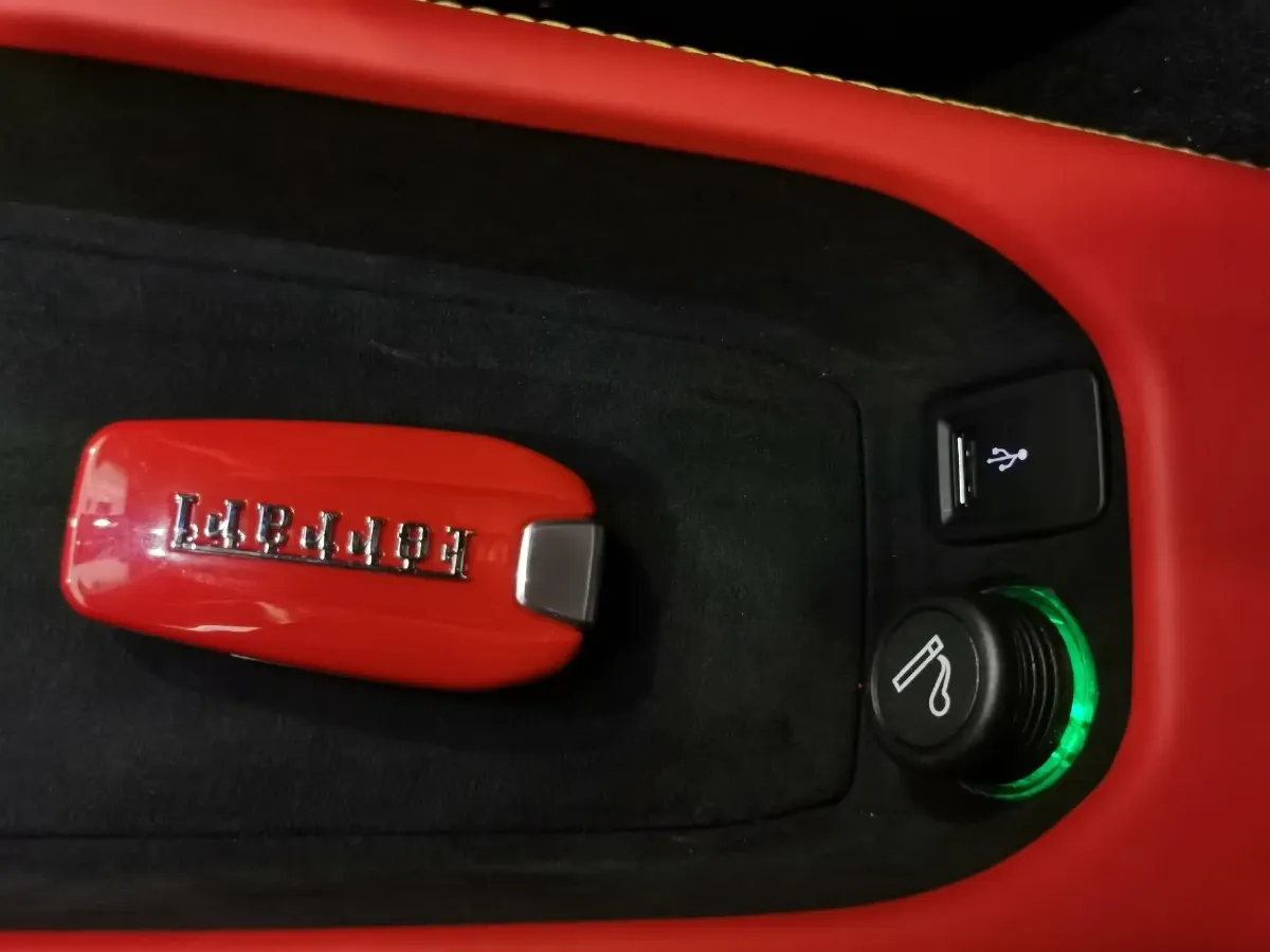 2019 Ferrari F8 3.9T 720HP V8 7DCT,autocango,china used car exporter,china ev exporter,chinese used car exporter,chinese used ev exporter