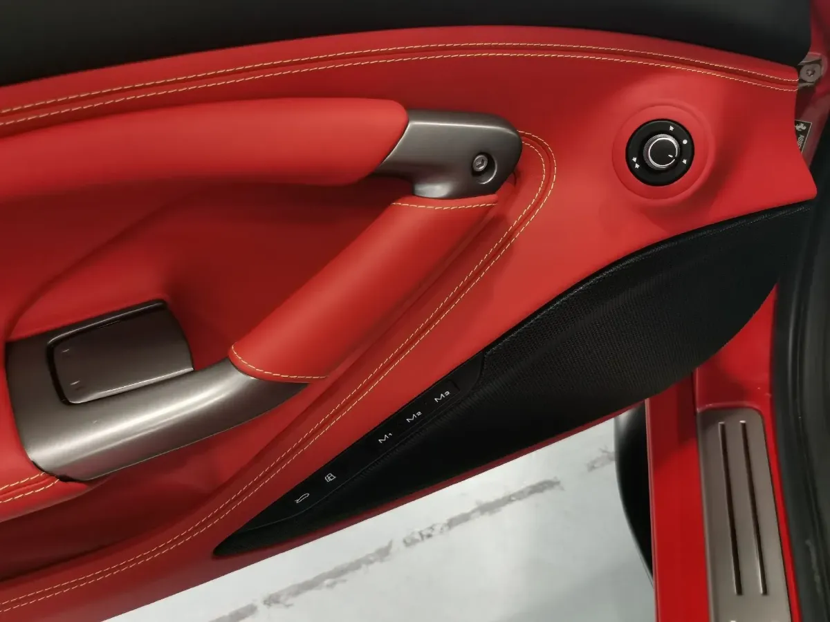 2019 Ferrari F8 3.9T 720HP V8 7DCT,autocango,china used car exporter,china ev exporter,chinese used car exporter,chinese used ev exporter