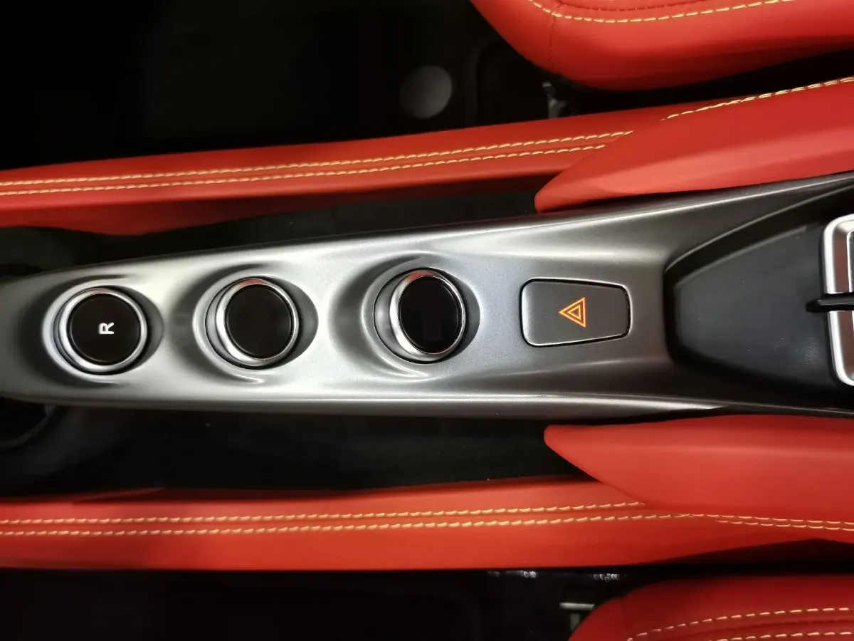 2019 Ferrari F8 3.9T 720HP V8 7DCT,autocango,china used car exporter,china ev exporter,chinese used car exporter,chinese used ev exporter