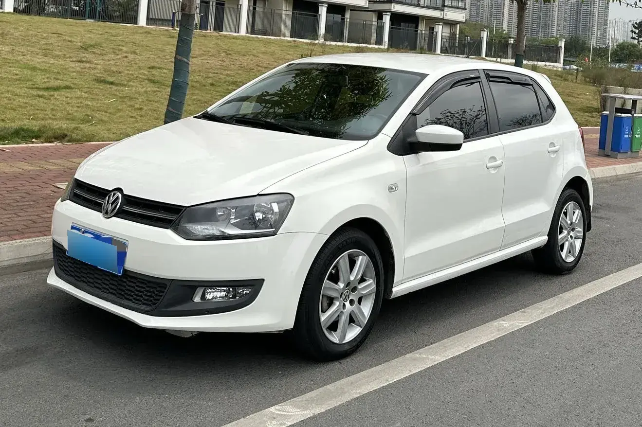 2013 Volkswagen Polo 1.4L 86HP L4 5MT