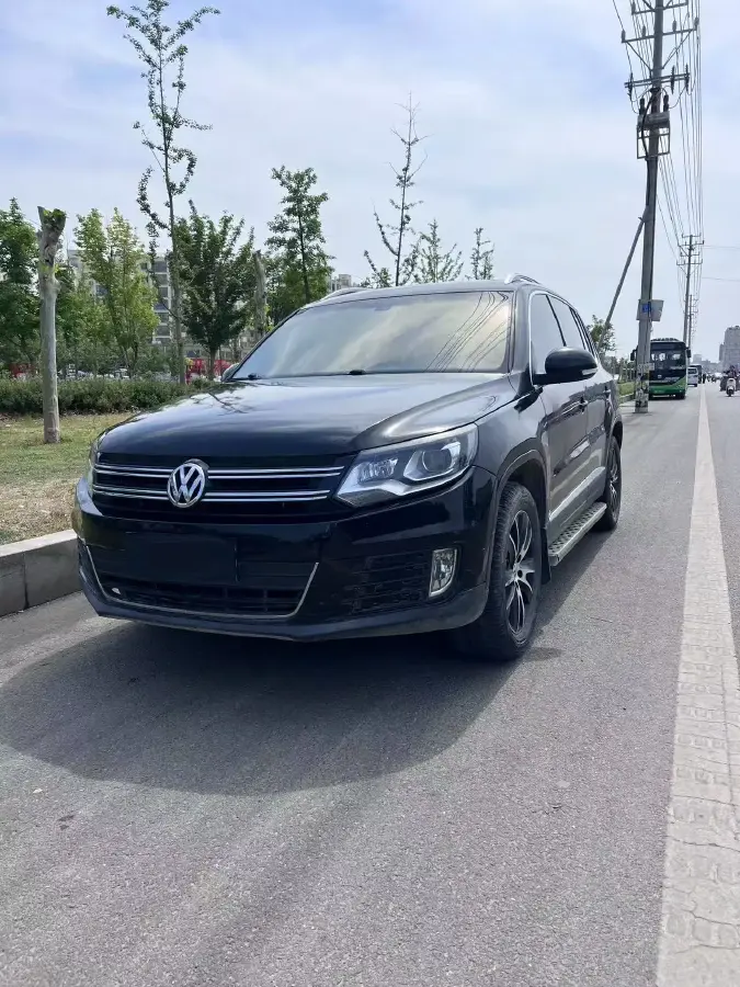 2015 Volkswagen Tiguan 2.0T 200HP L4 6AT