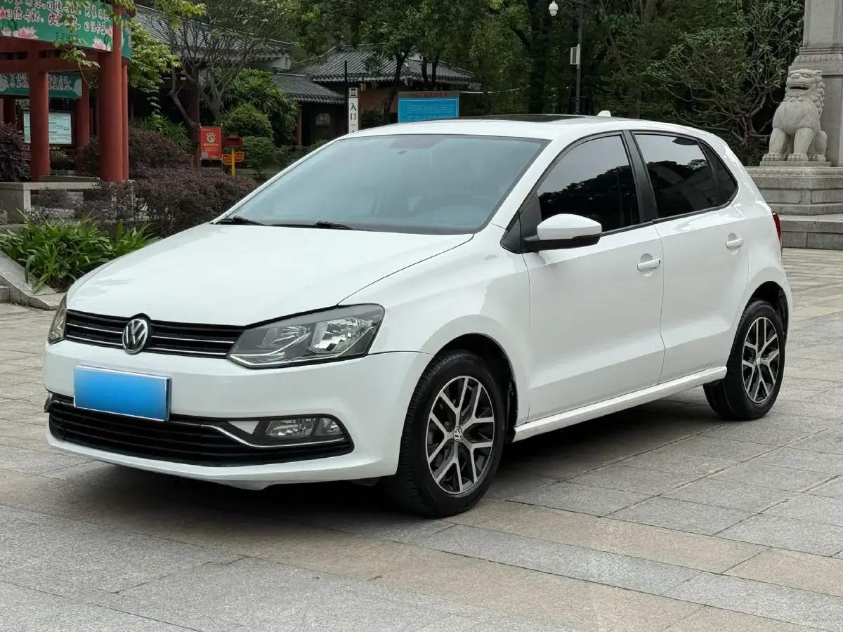 2016 Volkswagen Polo 1.6L 110HP L4 5MT