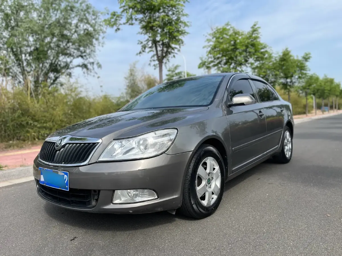 2013 Skoda Octavia 1.6L 105HP L4 5MT