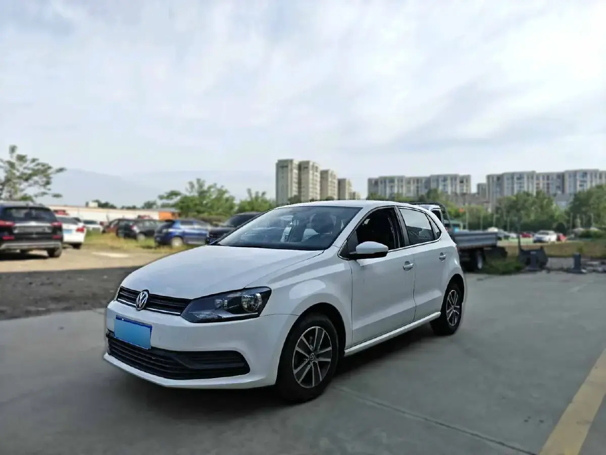 2016 Volkswagen Polo 1.4L 90HP L4 6AT