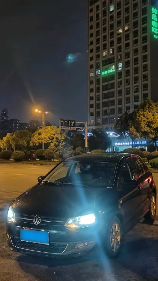 2011 Volkswagen Polo 1.4L 86HP L4 6AT